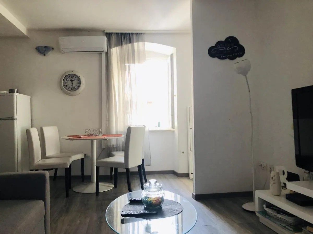 West Wall Apartment Split