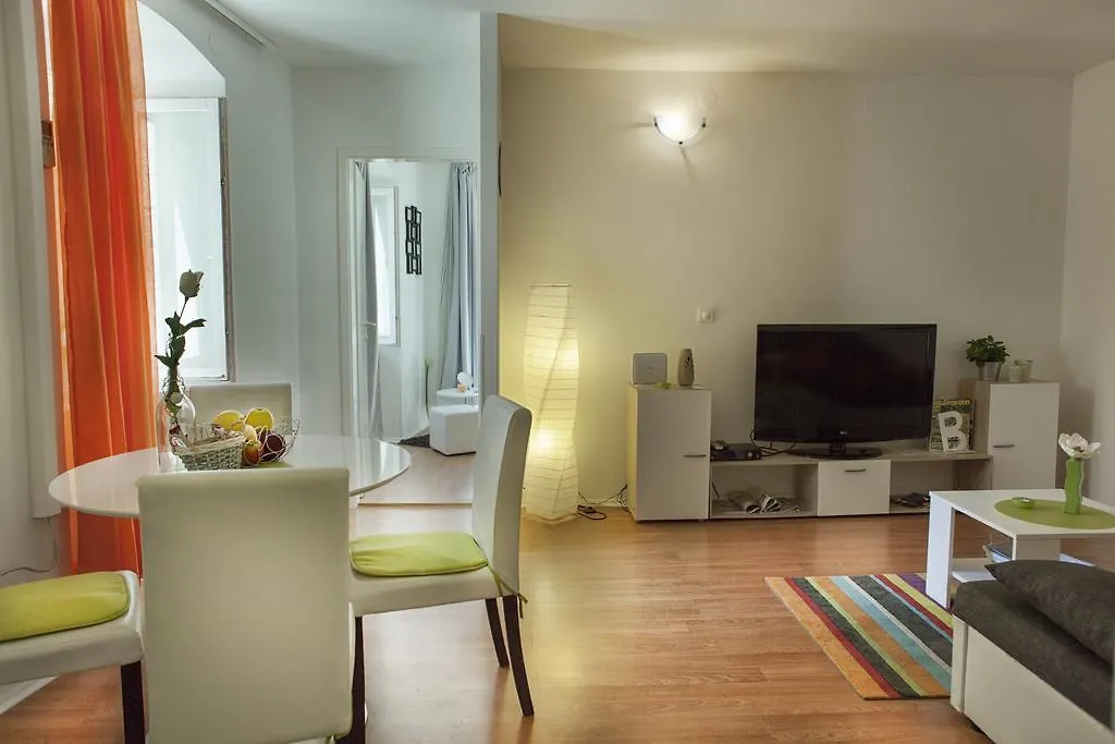 West Wall Apartment Split