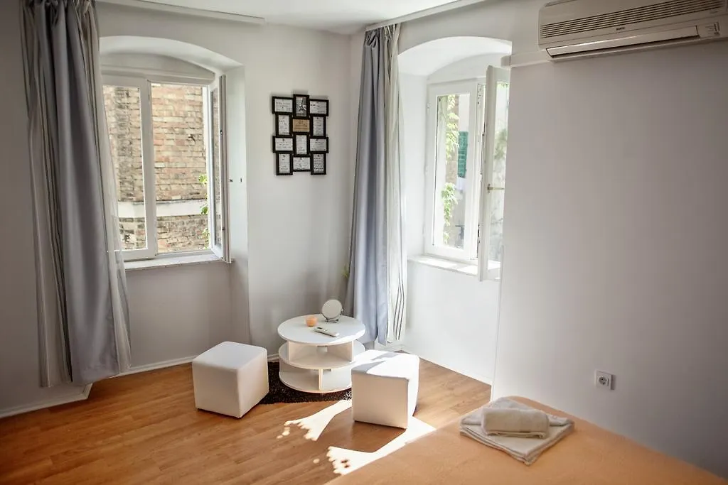 West Wall Apartment Σπλιτ